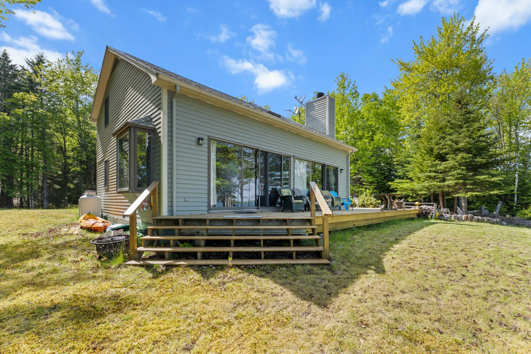 Daytime capture of the same home exterior